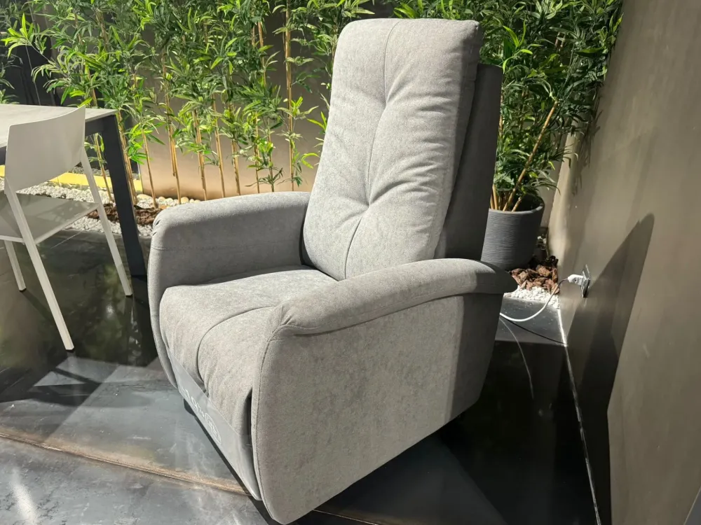 Spazio Relax Poltrona Artù con movimento relax a marchio con uno sconto imperdibile- Poltrone Relax