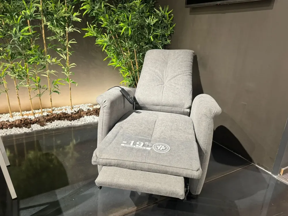 Spazio Relax Poltrona Artù con movimento relax a marchio con uno sconto imperdibile- Poltrone Relax