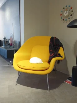 Clearance Poltrona con seduta fissa Womb a prezzo scontato Poltrone