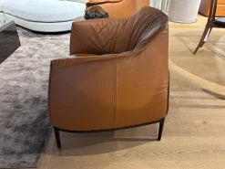 Poltrona Frau Poltrona con seduta fissa Archibald in Offerta Outlet  approfittane ora!- Poltrone