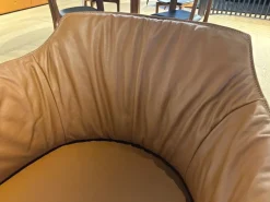 Poltrona Frau Poltrona con seduta fissa Archibald in Offerta Outlet  approfittane ora!- Poltrone