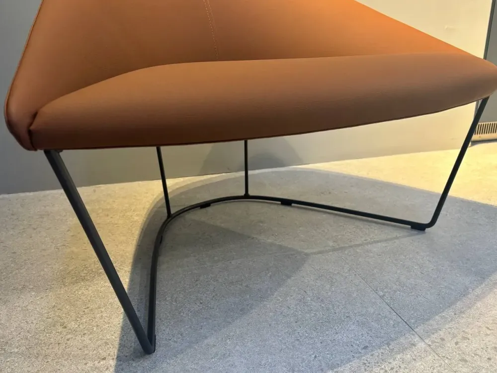 Poltrona con seduta fissa Colina m in Offerta Outlet^Collezione esclusiva