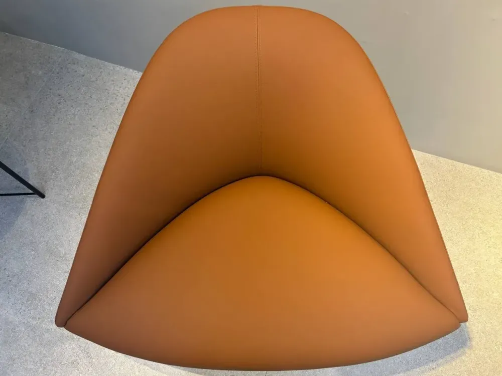 Poltrona con seduta fissa Colina m in Offerta Outlet^Collezione esclusiva