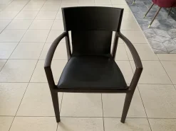 Poltrona Frau Poltrona con seduta fissa Isadora a prezzo scontato- Poltrone