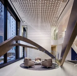 Poltrona Frau Poltrona con seduta fissa Archibald a prezzo scontato- Poltrone