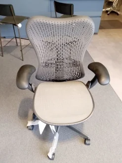 Discount Poltrona da ufficio Mirra in metallo in Offerta Outlet Arredo Ufficio