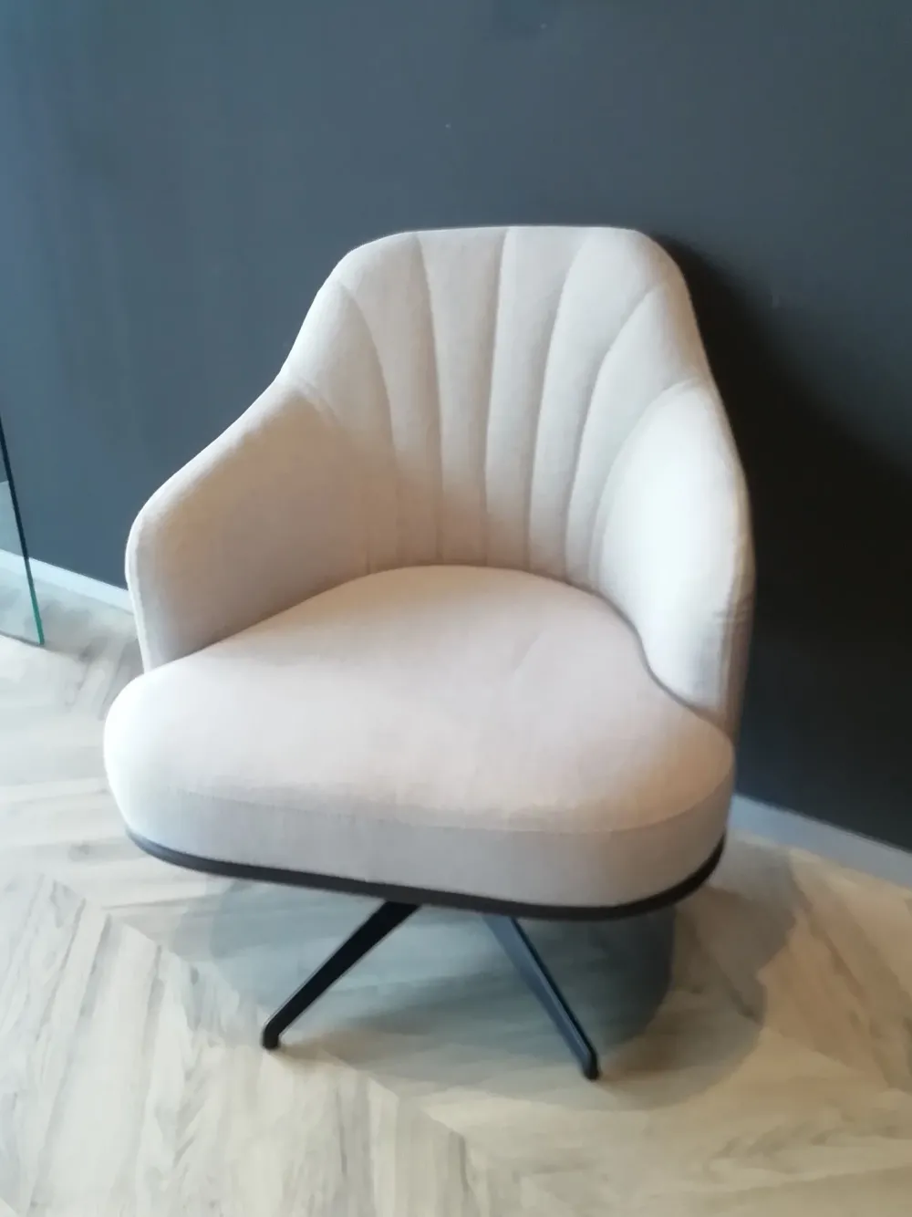 Le Comfort Poltrona in Tessuto Aaron in Offerta Outlet- Poltrone