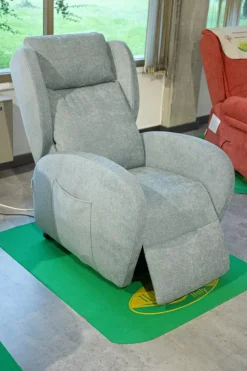 Hot Poltrona in Tessuto Carla relax a prezzo scontato Poltrone