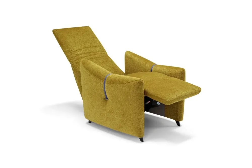 Egoitaliano Poltrona in Tessuto Moky a prezzo scontato- Poltrone