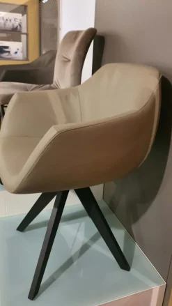 Hot Poltrona modello Delia crema caffè ad un prezzo vantaggioso Poltrone