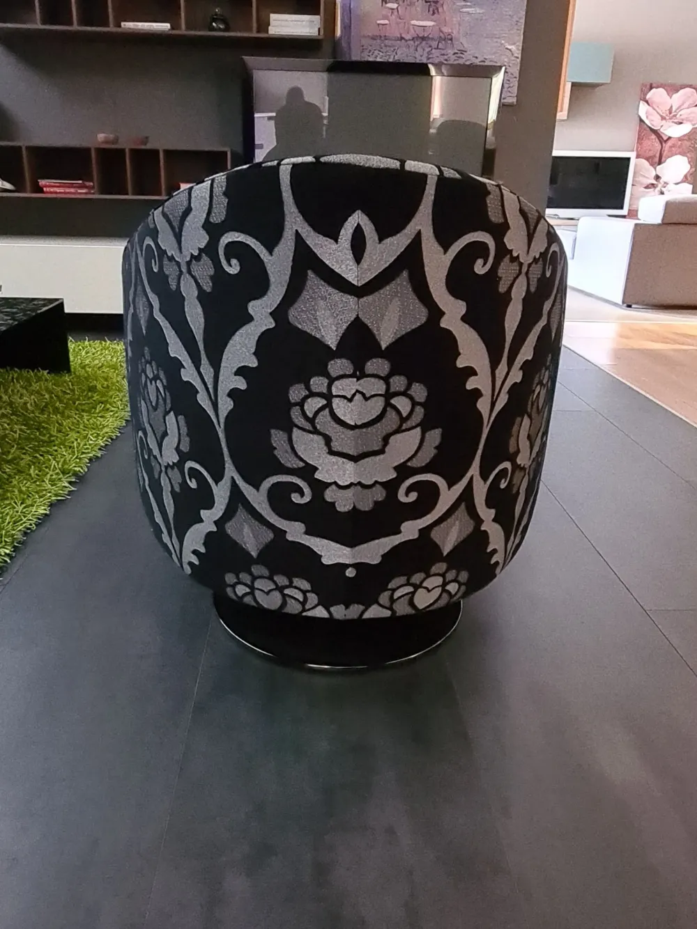 Poltrona modello Glob a prezzi convenienti^Mimo Salotti Hot