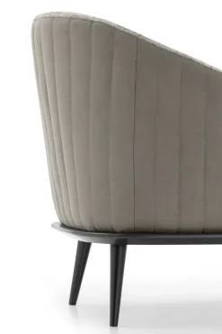 Le Comfort Poltrona modello Lala ad un prezzo vantaggioso- Poltrone