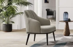 Poltroncina Aaron. Seduta fissa e design moderno. Mottes selection a prezzi outlet.^Collezione esclusiva Clearance