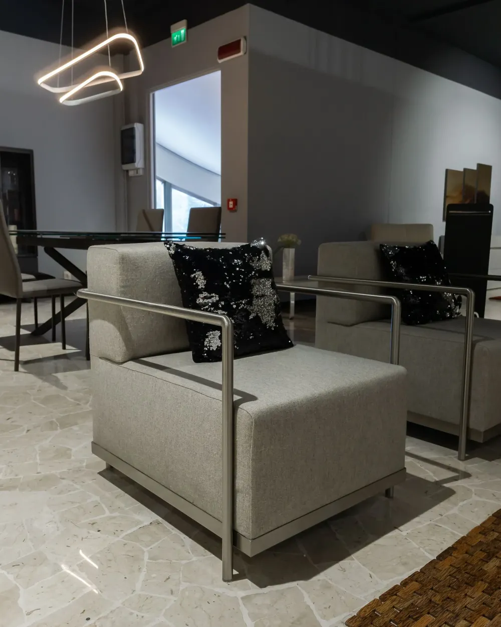 Poltroncina Design Con seduta fissa a prezzi convenienti^Dema Outlet