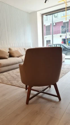 Poltroncina Hera poltrona Con seduta fissa a prezzi outlet^Flexform New