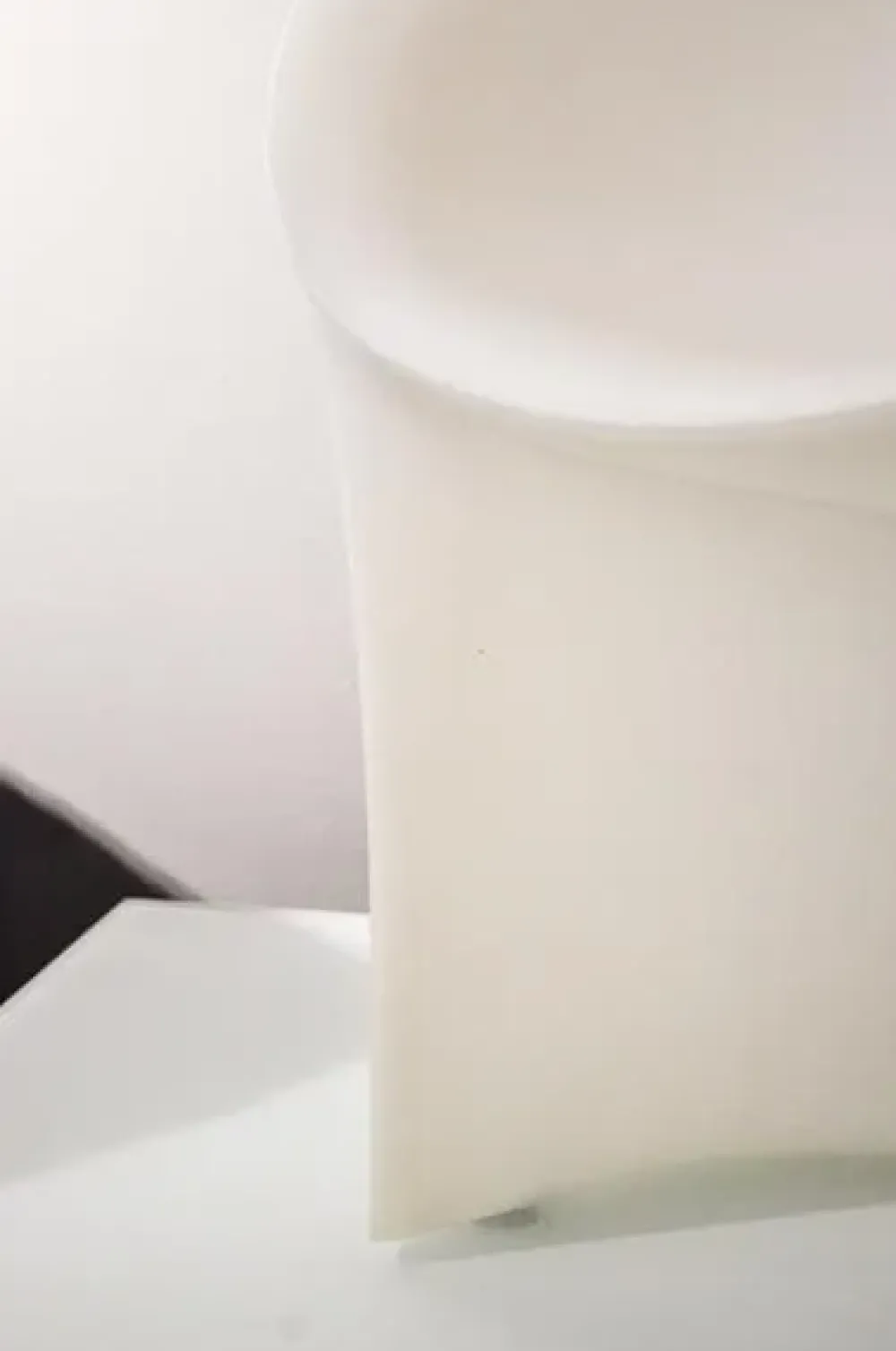 Poltroncina Moon in polietilene bianco^Moroso Online