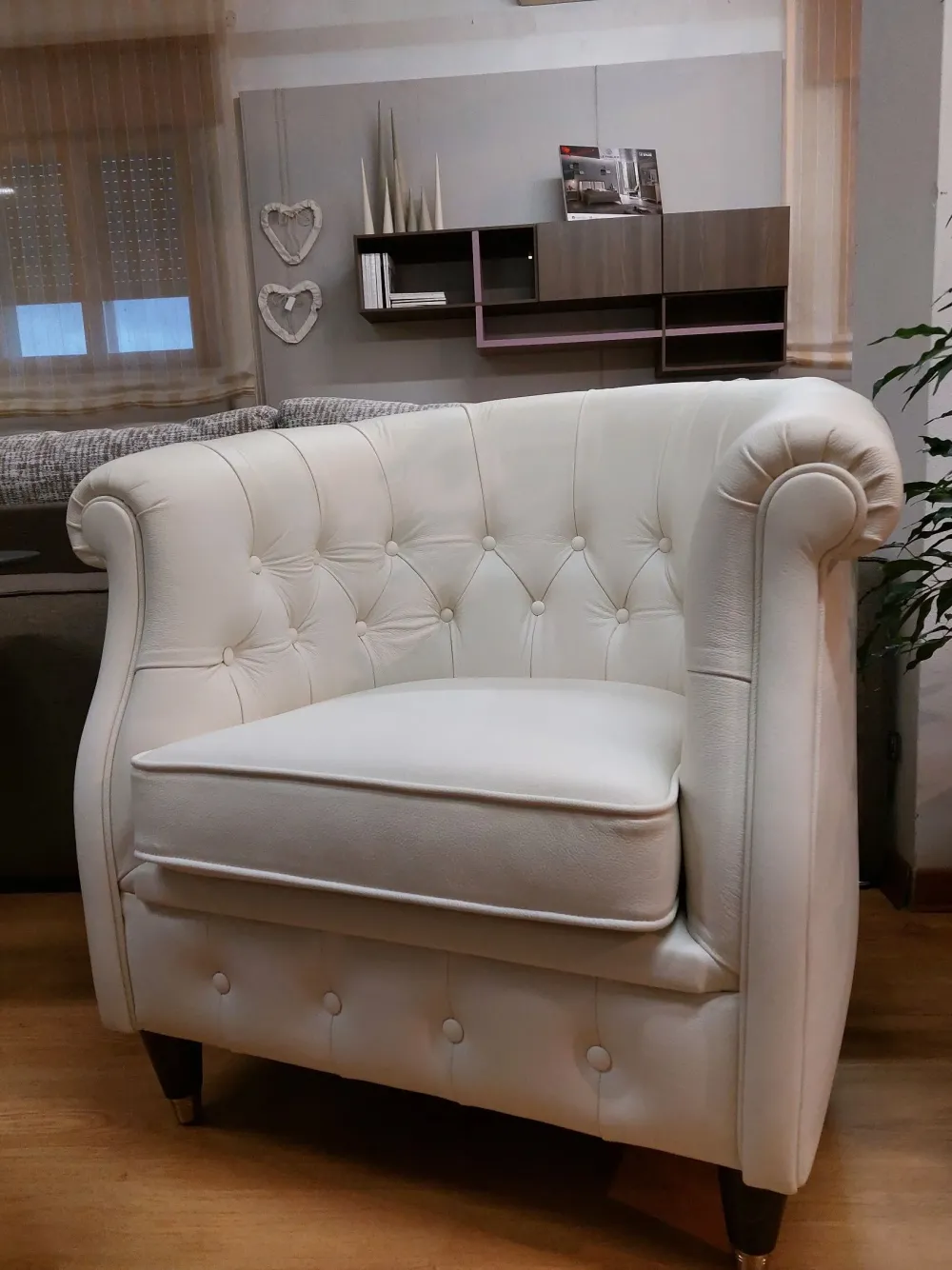 Art Salotti Poltroncina Sabri capitonnè Con seduta fissa a prezzi outlet- Poltrone