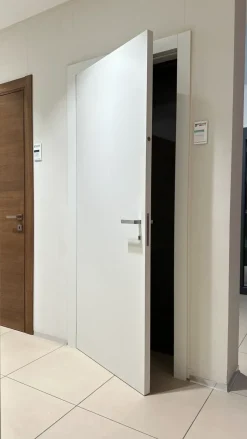 Porta liscia moderna in offerta Porte