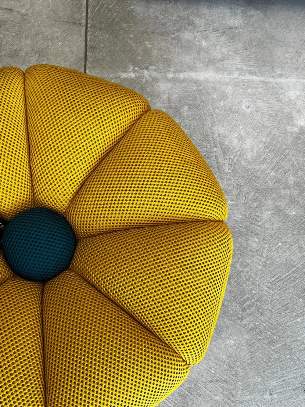 Pouf design modello Daisy in Offerta Outlet^Calia Discount