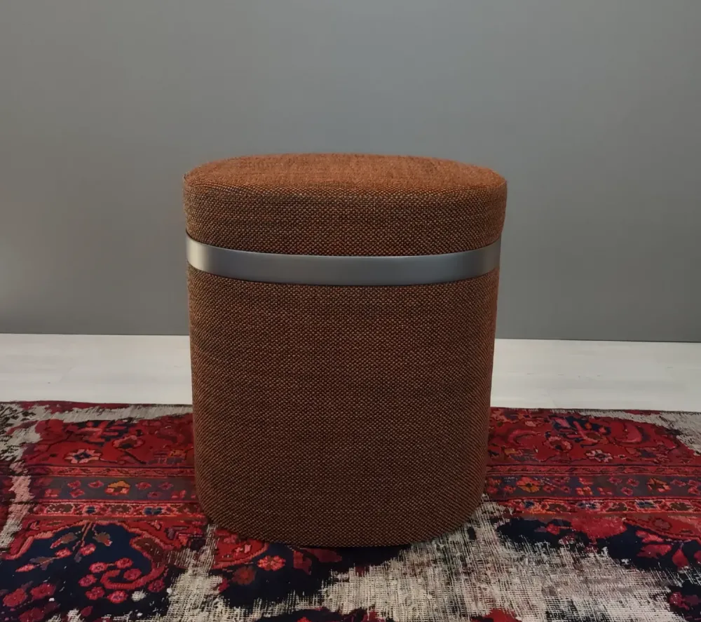 Outlet Pouf in tessuto Nobu a marchio a prezzo scontato Pouf