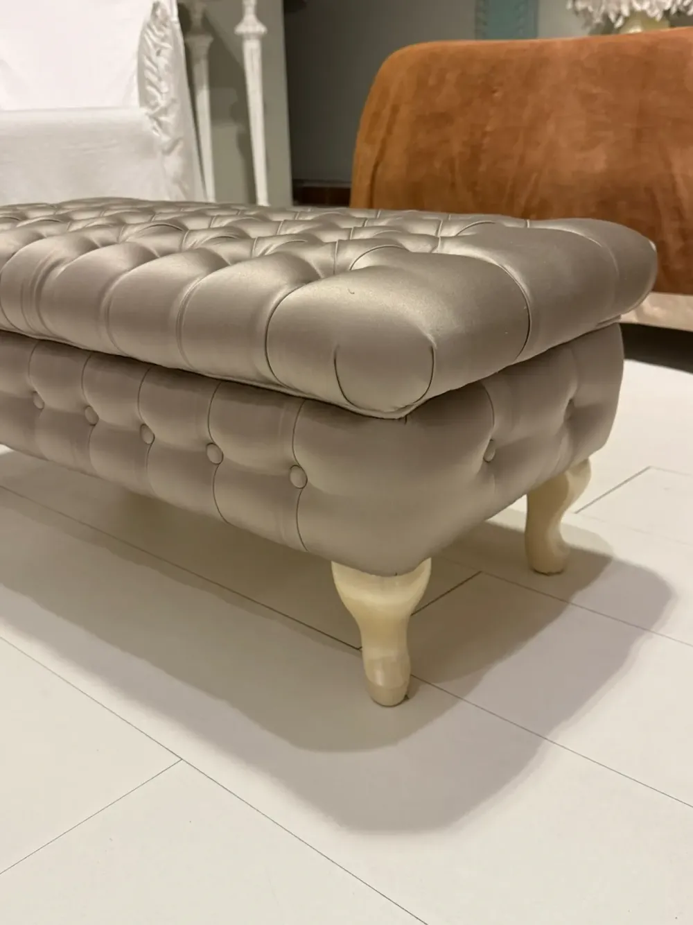 Giusti Portos Pouf in tessuto Pouf regina a marchio a prezzo ribassato- Pouf