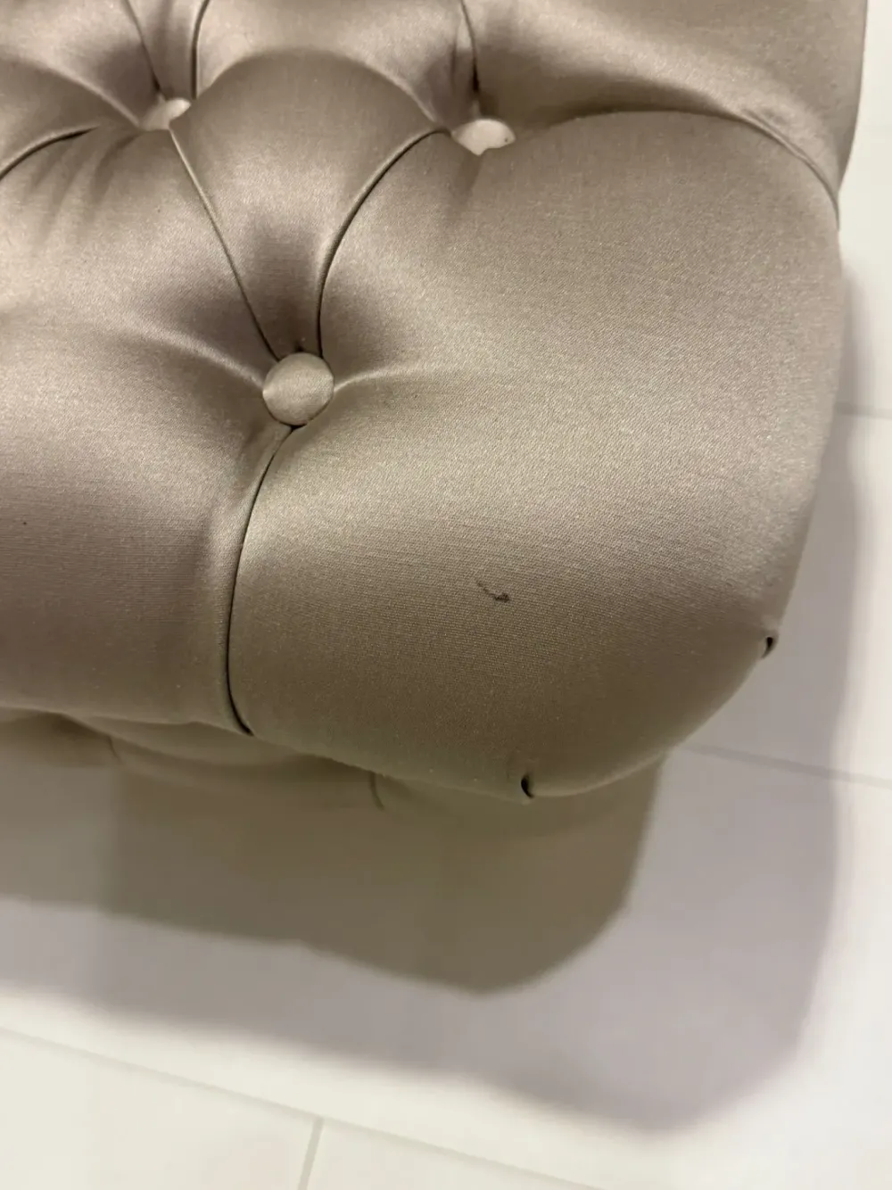 Giusti Portos Pouf in tessuto Pouf regina a marchio a prezzo ribassato- Pouf