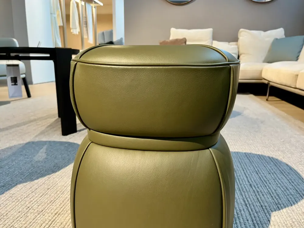 Pouf modello Leplì design a PREZZI OUTLET^Poltrona Frau Hot