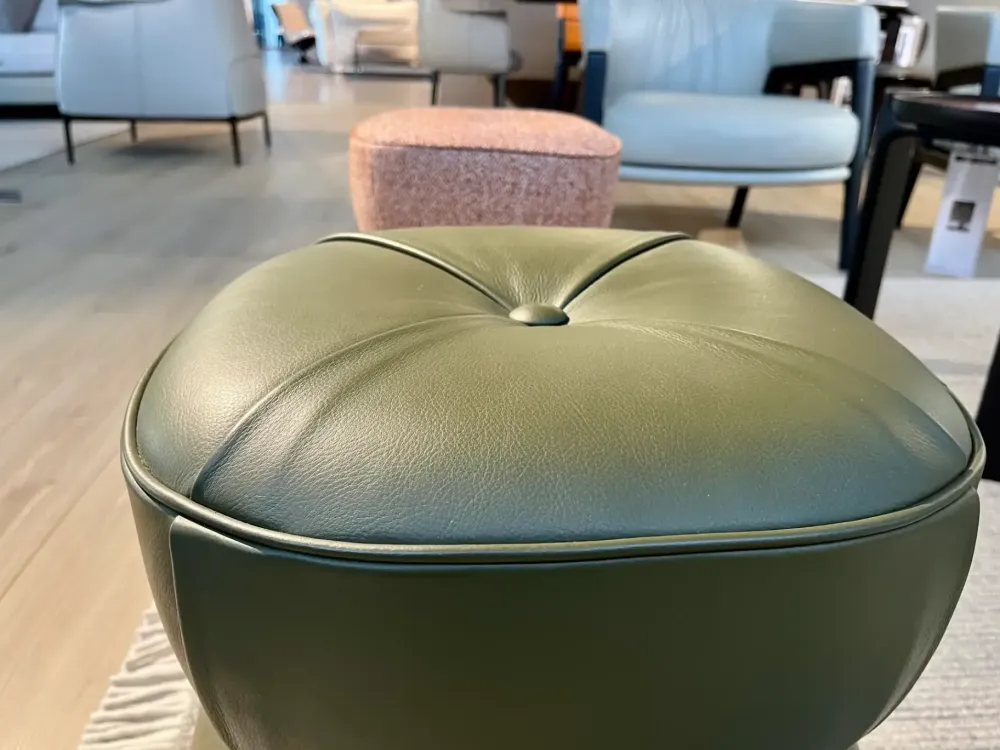 Pouf modello Leplì design a PREZZI OUTLET^Poltrona Frau Hot