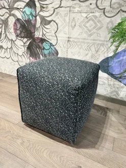 Longoni Poltrone e Divani Pouf moderno modello Dove vuoi a prezzo scontato- Pouf