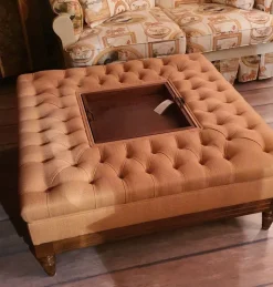 Pouf provenzale modello Camelia con vassoio legno a prezzo scontato^Artigianale Sale