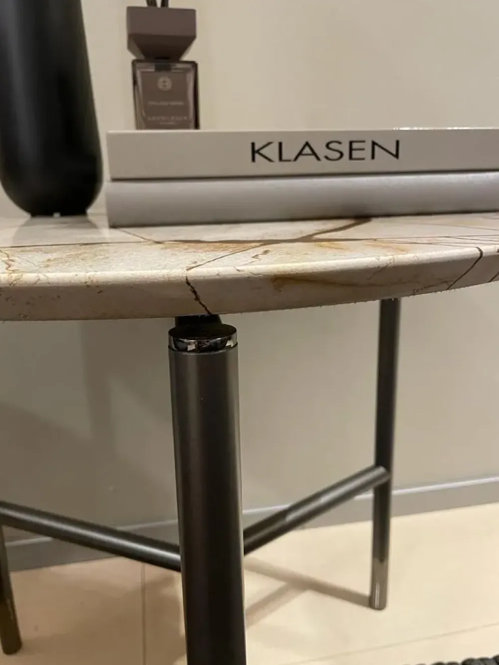 Prezzi ribassati per il tavolino design Iko di^Flou Outlet