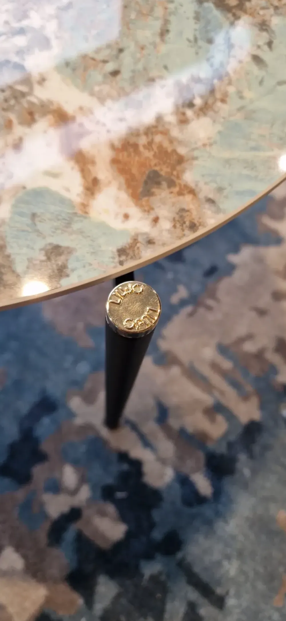 Prezzi ribassati per il tavolino design Caillou di^LIU JO Living Outlet