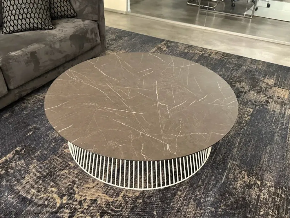 Clearance Prezzi ribassati per il tavolino moderno Brigitte di Tavolini