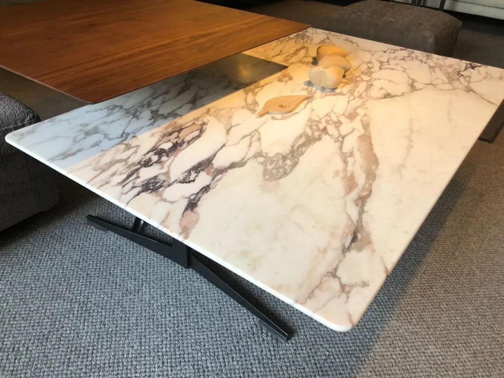 Prezzi ribassati per il tavolino design Fly di^Flexform