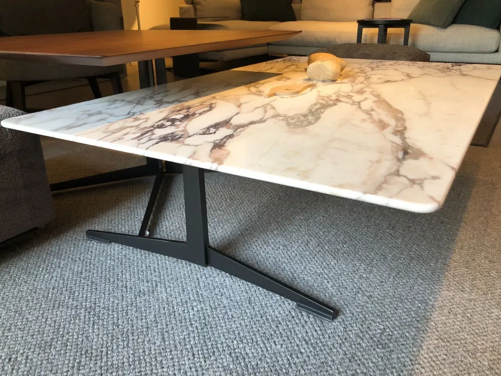 Prezzi ribassati per il tavolino design Fly di^Flexform