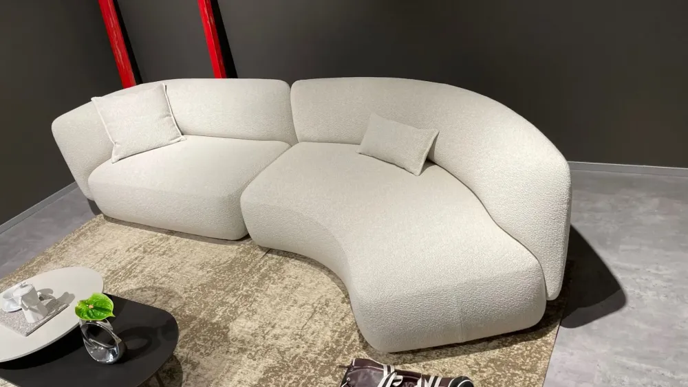 Discount Progettista Interni: Divano Blossom in Tessuto a 3999€. Un must per la tua casa! Divani