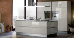 Veneta Cucine Richiedi il prezzo: cucina altri colori moderna Ri-flex 05 di scontata- Cucine Lineari|Cucine Moderne