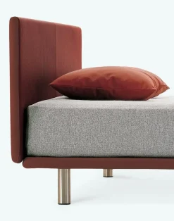 Scopri il prezzo riservato del letto Milano nella fotografia^Zanotta Discount