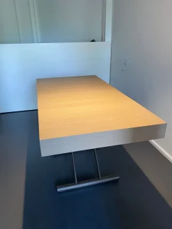 Altacom Scopri il Tavolo Allungabile Calypso , perfetto per arredare il tuo studio! Disponibile.- Tavoli