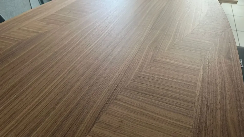 Outlet Scopri il Tavolo sagomato Random con uno sconto del 30%! Design moderno ed elegante, perfetto per la tua casa. Tavoli