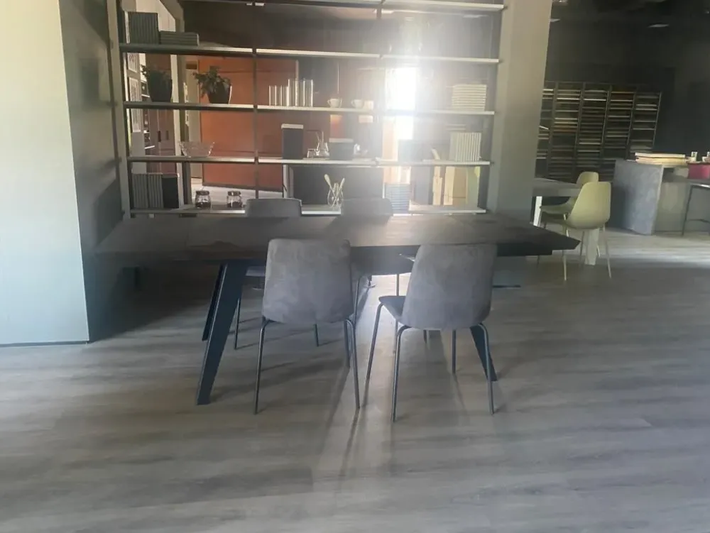 Scopri il Tavolo Scott di con uno sconto del 58%! Tavoli