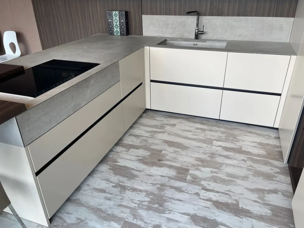Scopri la cucina Atelier moderna in altri colori con penisola Aster scontata del 60%!^Aster cucine Best