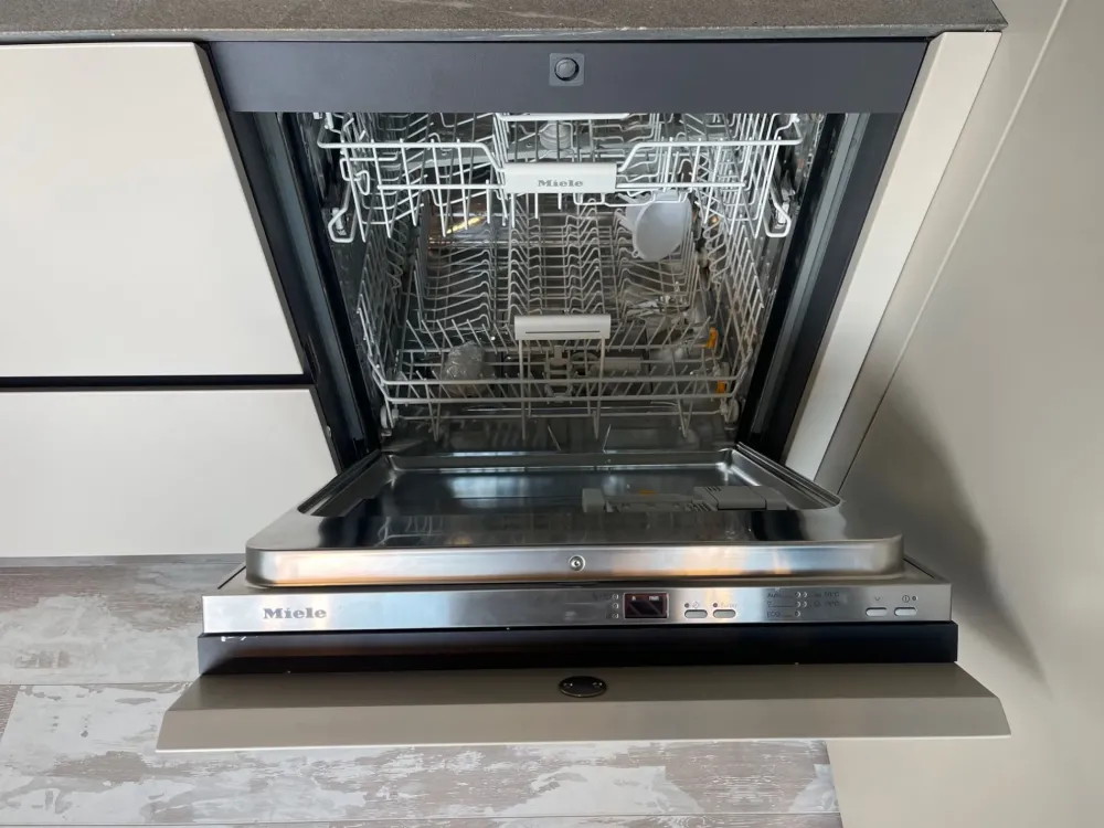 Scopri la cucina Atelier moderna in altri colori con penisola Aster scontata del 60%!^Aster cucine Best