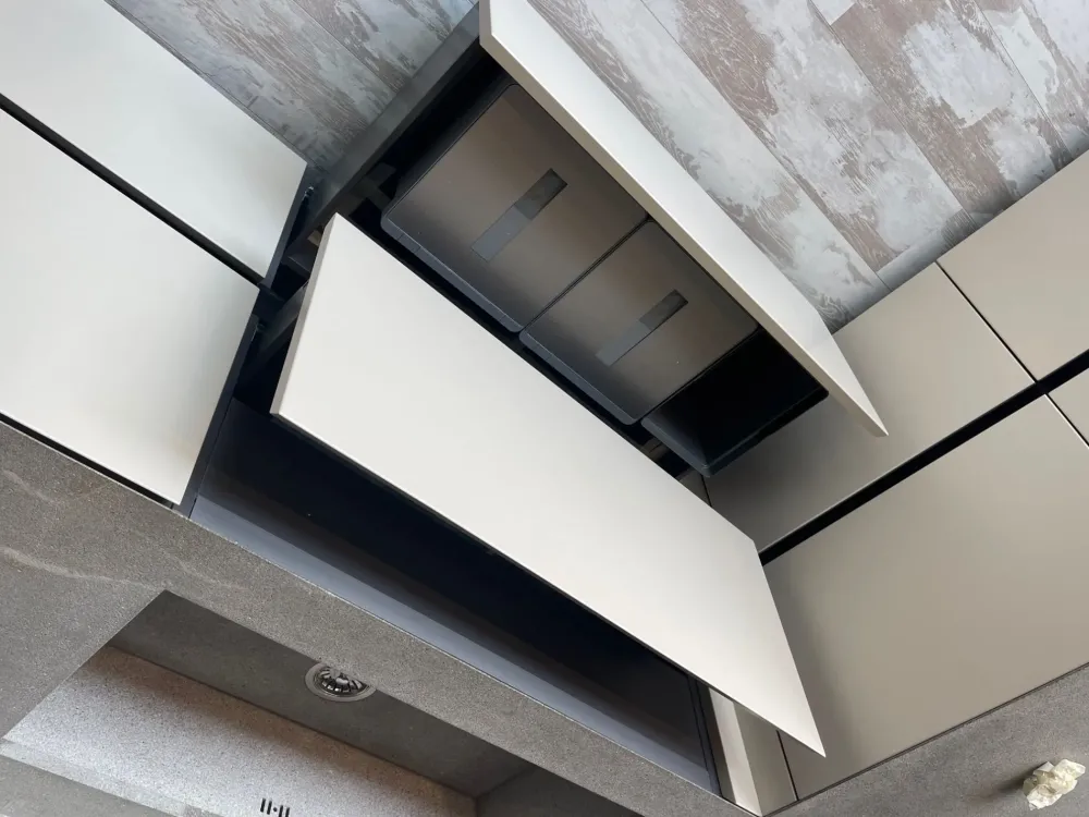 Scopri la cucina Atelier moderna in altri colori con penisola Aster scontata del 60%!^Aster cucine Best