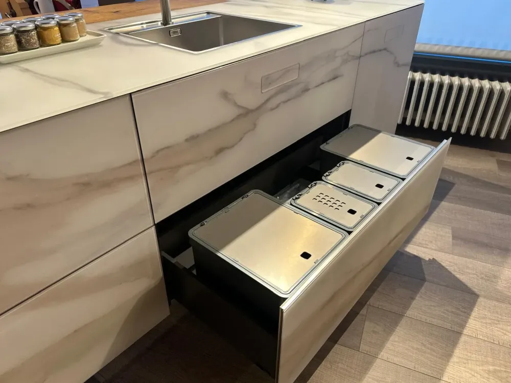 Scopri la cucina Cucina 36e8 di in OFFERTA OUTLET^Lago Discount