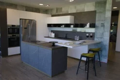 Scopri la cucina moderna ad isola Delinea di a prezzo scontato!^Scavolini Best