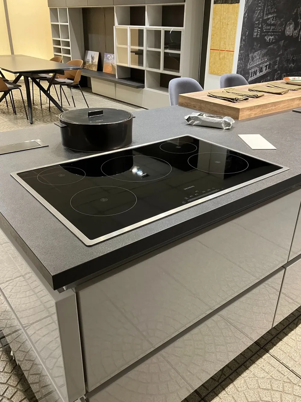 Nobilia Scopri la CUCINA ad isola Grigio Seta SCONTATA del 59% sull'eCommerce!- Cucine Ad Isola|Cucine Design