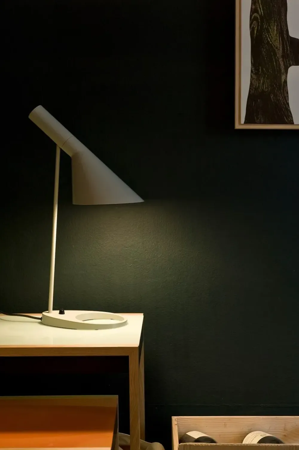 Louis Poulsen Scopri la Lampada da Tavolo Aj di a prezzo scontato! Un'ottima scelta per un arredatore.- Lampade Da Tavolo