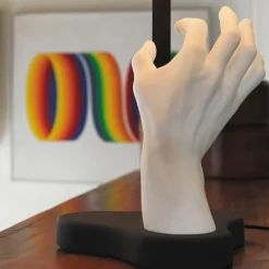 Scopri la Lampada da terra Mano a prezzo scontato! Lampade Da Terra