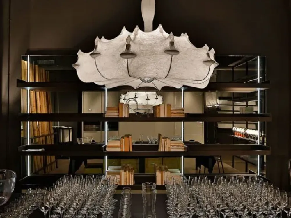 Outlet Scopri la Lampada Zeppelin 1 a prezzo scontato. Una sospensione unica ed elegante per illuminare la tua casa. Lampade A Sospensione